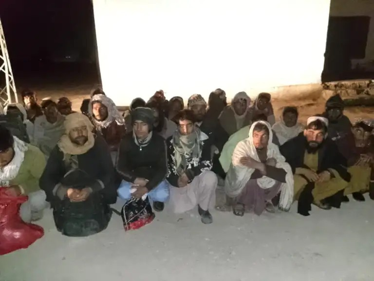 باكستان تعتقل 58 أفغانياً بينهم نساء وأطفال في بلوشستان