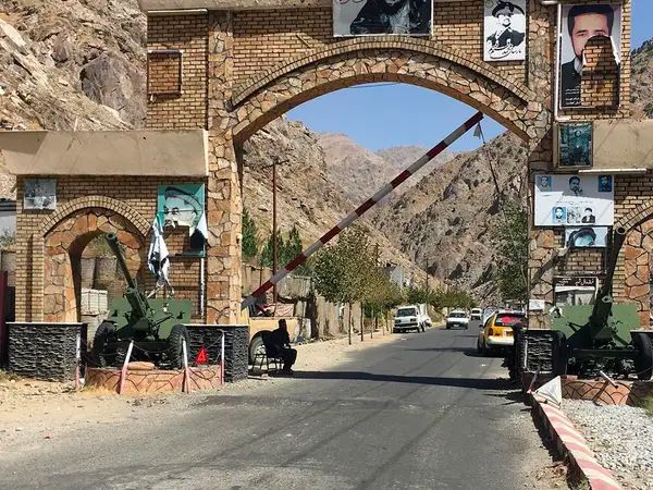 د ازادۍ جبهه وايي چې په پنجشېر کې یې درېیو طالبانو ته مرګ ژوبله اړولې ده