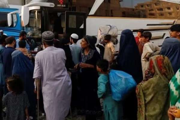 Nearly 2,000 Afghan Families Deported From Iran & Pakistan In Single Day