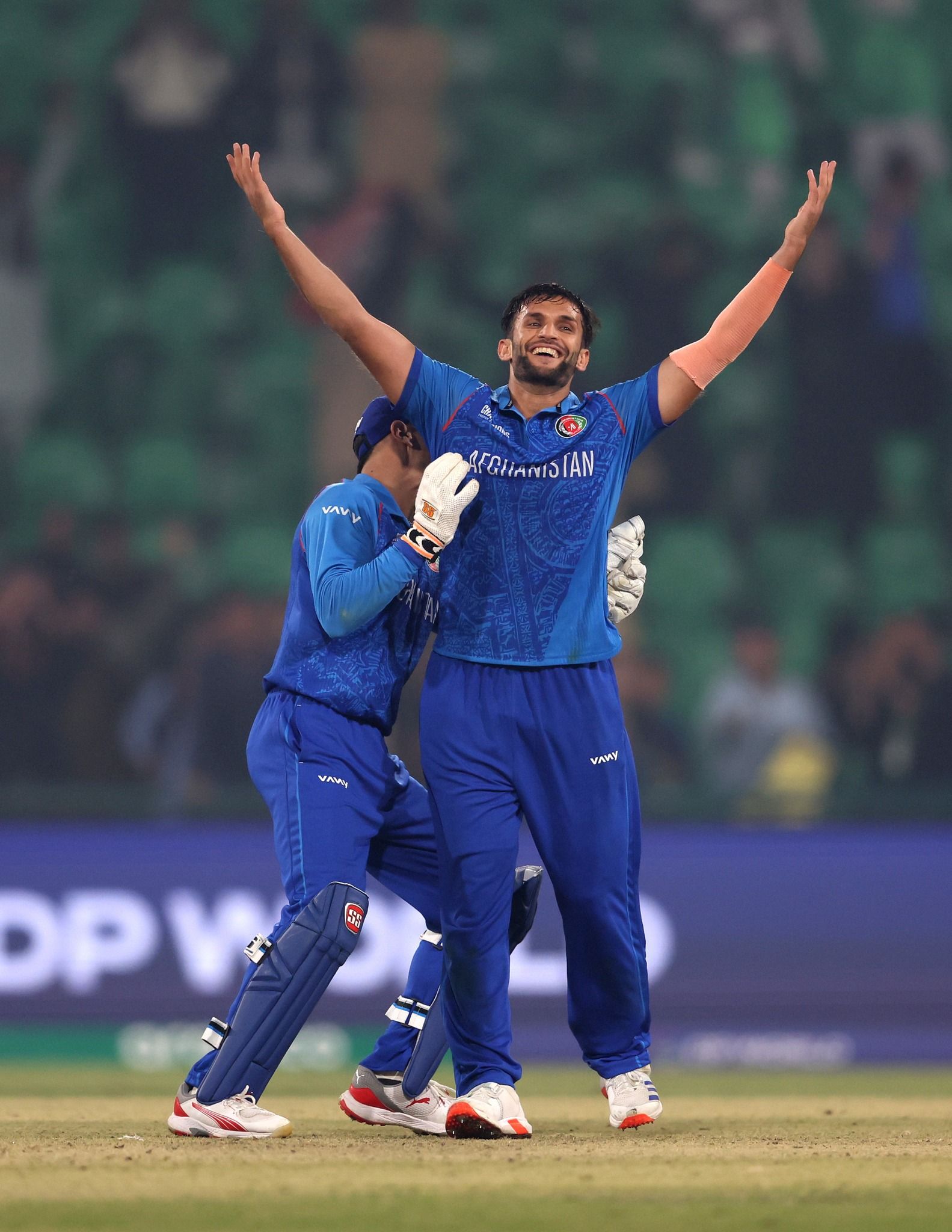 عظمت الله  عمرزي د کرکټ یو ورځنیو لوبو د الراونډرانو ډلبندۍ کې لومړی مقام ترلاسه کړ