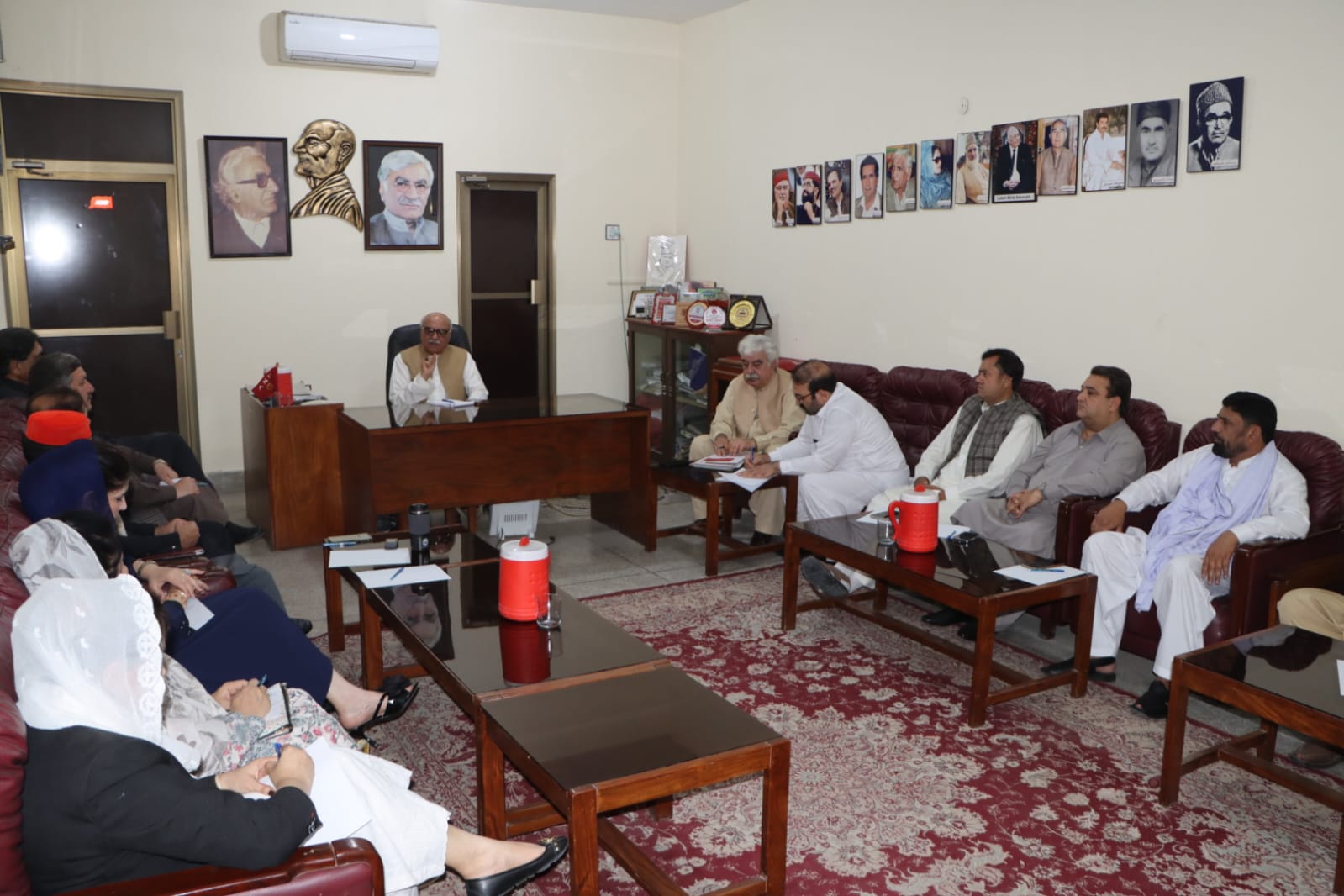 میا افتخار حسین: له افغانستان سره ستونزې باید د خبرو له لارې حل شي