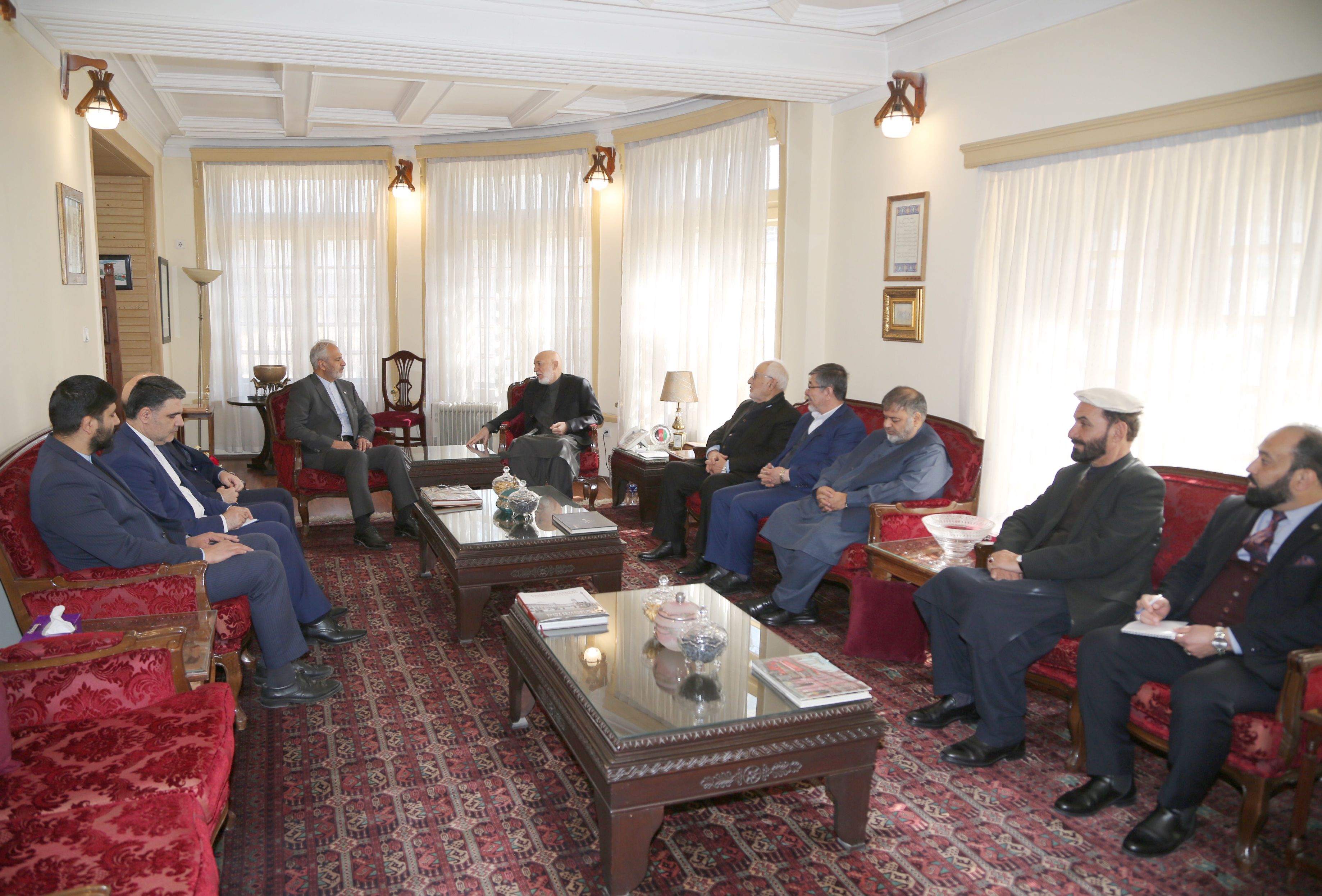 په کابل کې د حامد کرزي او د ایران د سفیر لیدنه