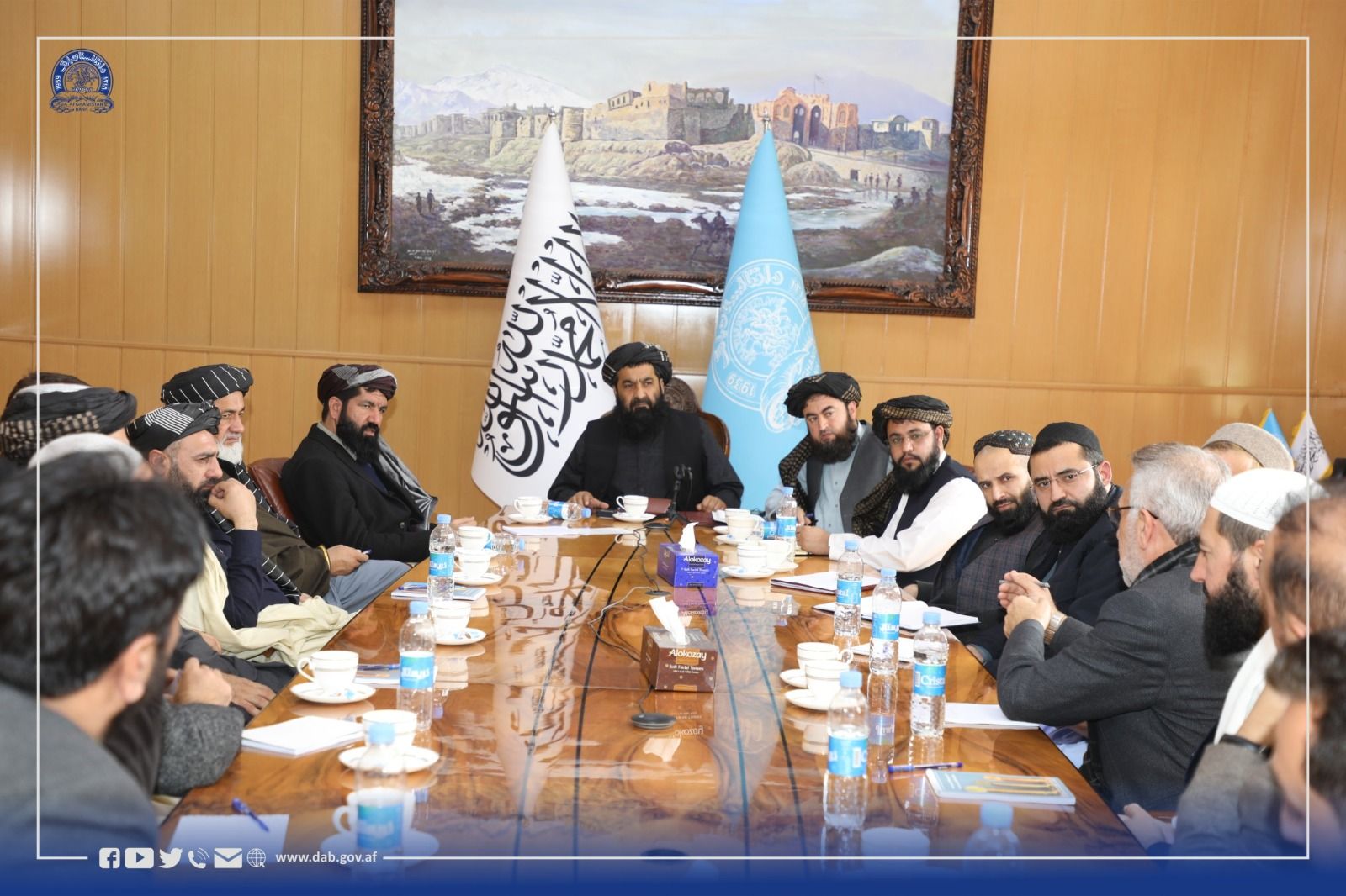 افغانستان بانک او صرافانو ترمنځ ناسته؛ طالبان د افغانۍ د ارزښت پرېوتو لامل اقتصادي نه ګڼي