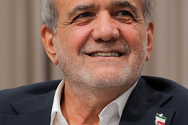 د ایران ولسمشر: خبرې اترې د تسلیمۍ معنا نه لري