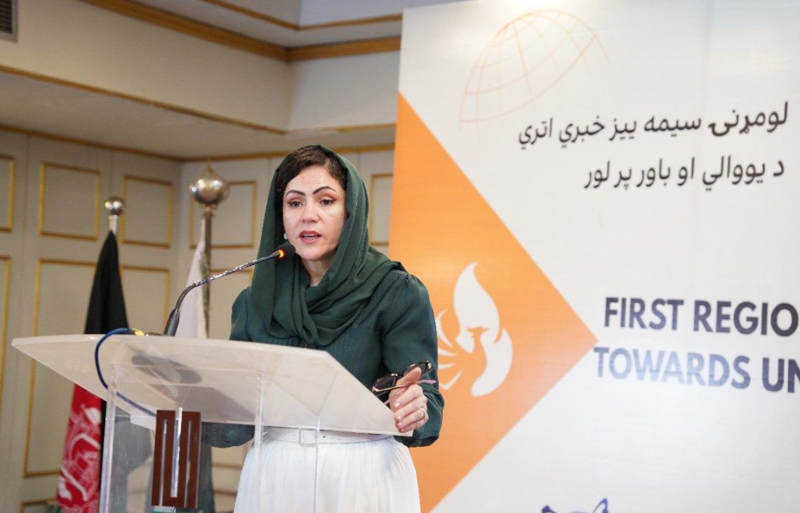 فوزیه کوفي: طالبانو زما پر استوګنځي برید کړی او څو کسان یې نیولي دي