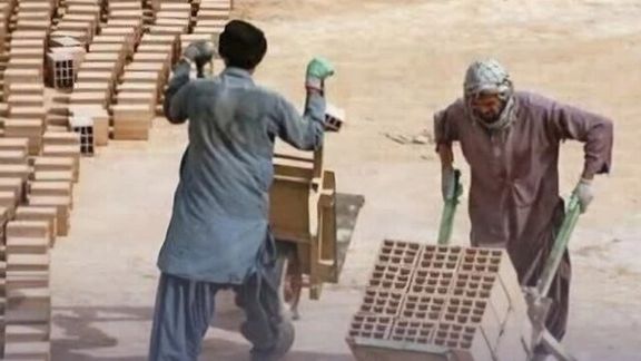 هشدار به کارفرمایان در بروجرد: استخدام افغانهای "غیرمجاز" منجر به حبس و جریمه خواهد شد