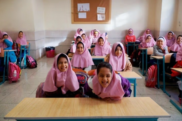 الأطفال الأفغان ضحايا سياسات الهجرة في إيران