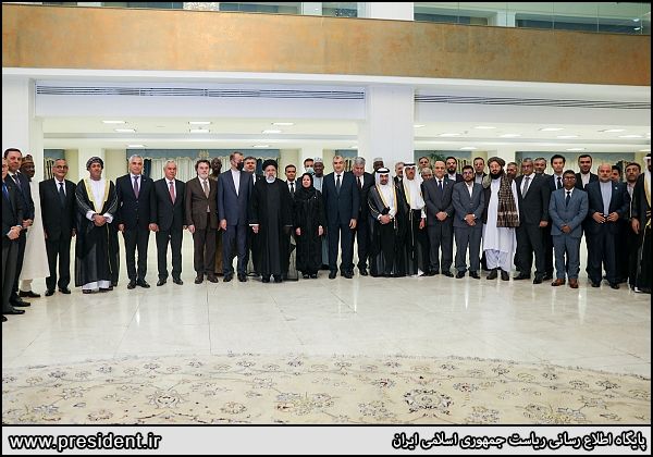 انتقاد رسانه ایرانی از ضیافت ابراهیم رئیسی؛ چرا نماینده طالبان را دعوت کردید؟