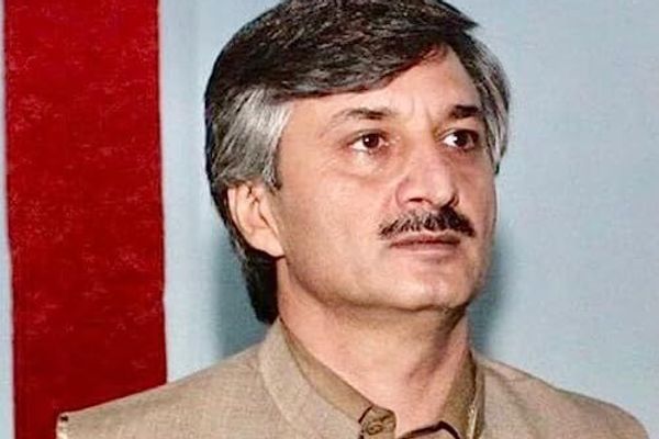 سردار حسین بابک: په پاکستان کې زېږېدلو افغانانو ته دې تابعیت ورکړل شي