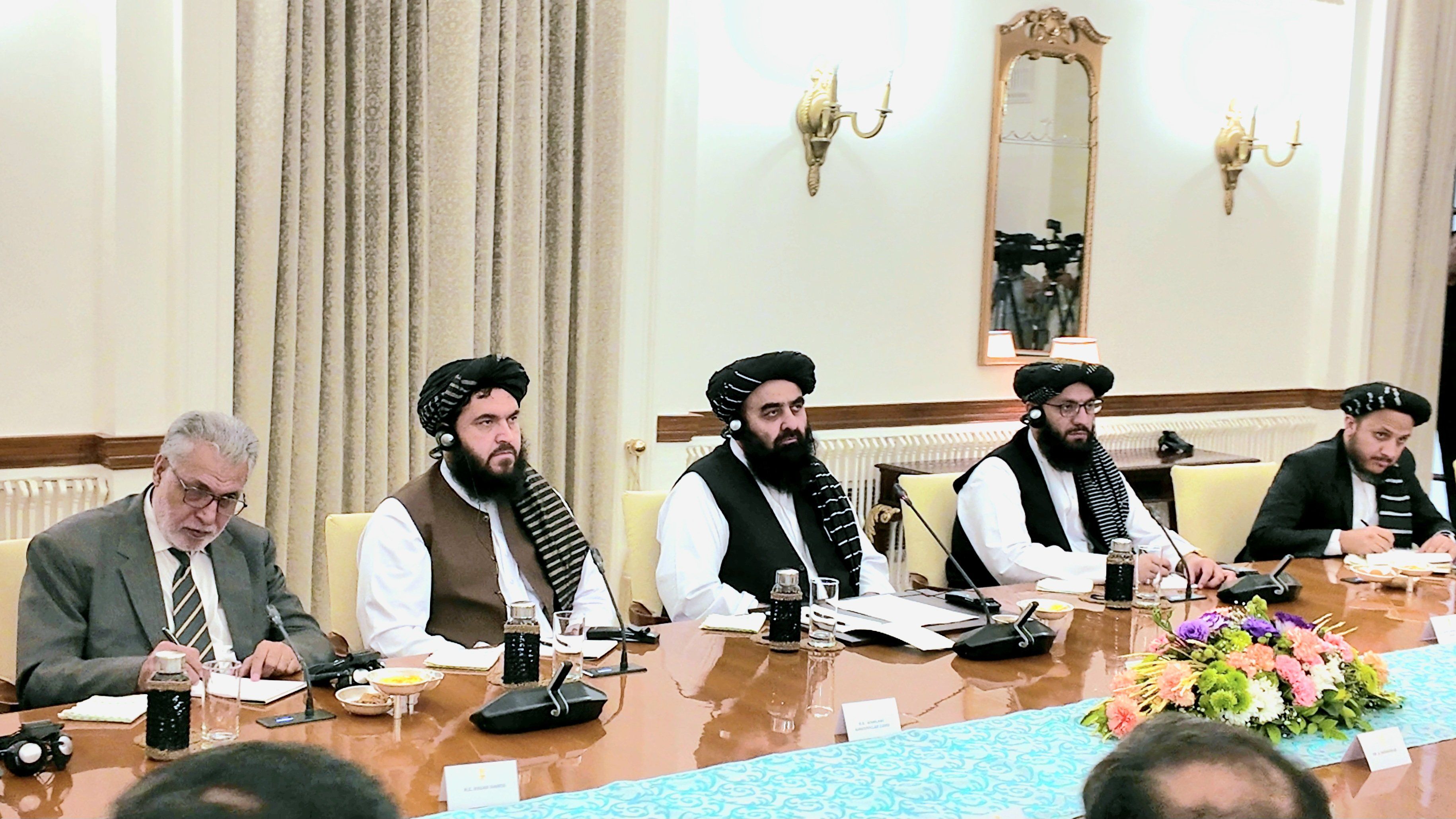 د بګرام په اړه د متقي څرګنونې: په نظامي یونیفورم کې موږ ته د چا حضور د منلو وړ نه دی