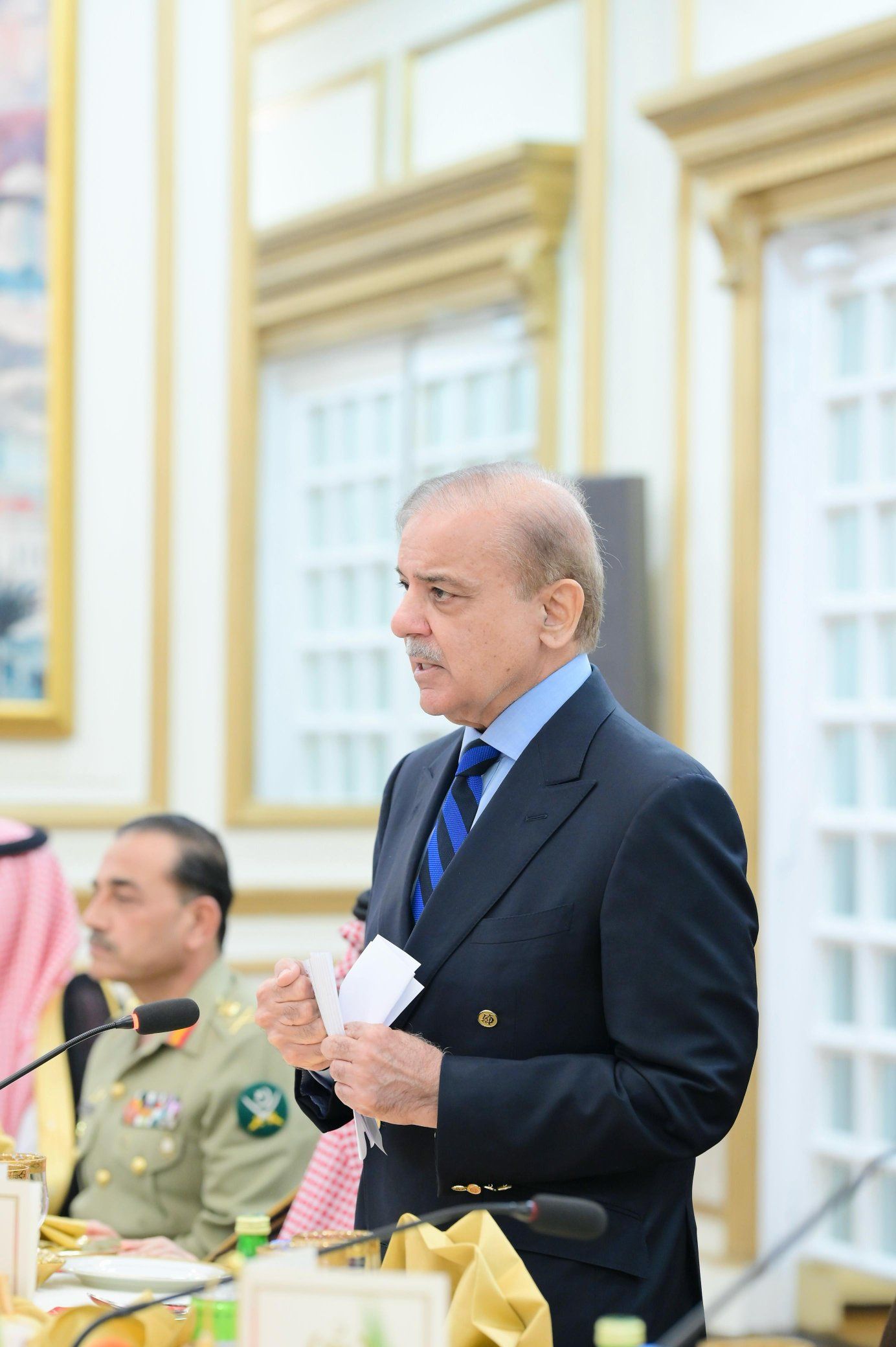 شهباز شریف په یوه لنډ او ناڅاپي سفر سعودي عربستان ته تللی