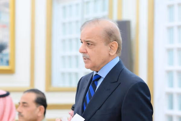 شهباز شریف په یوه لنډ او ناڅاپي سفر سعودي عربستان ته تللی