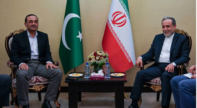 د امریکا د احتمالي بندیزونو ګواښ؛ تهران او اسلام‌اباد د روان وضعیت په اړه خبرې وکړې