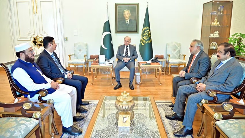 رئيس الوزراء الباكستاني يبحث مع حاكم خيبر بختونخوا الوضع في أفغانستان والمواجهات مع طالبان