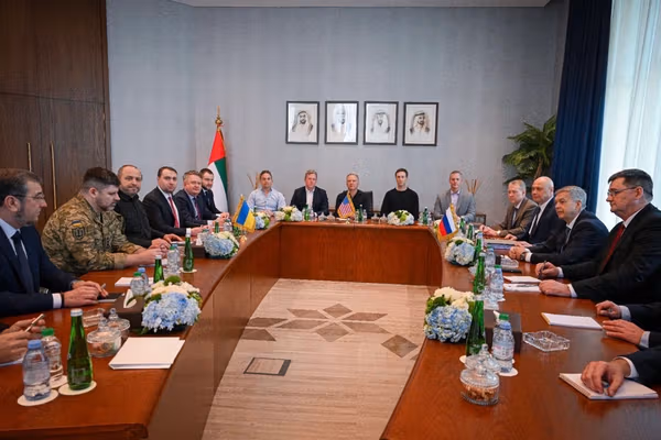 د امریکا ځانګړی استازی: د اوکراین جګړې د پای ته رسولو په اړه درې اړخیزې خبرې «رغنده» وې