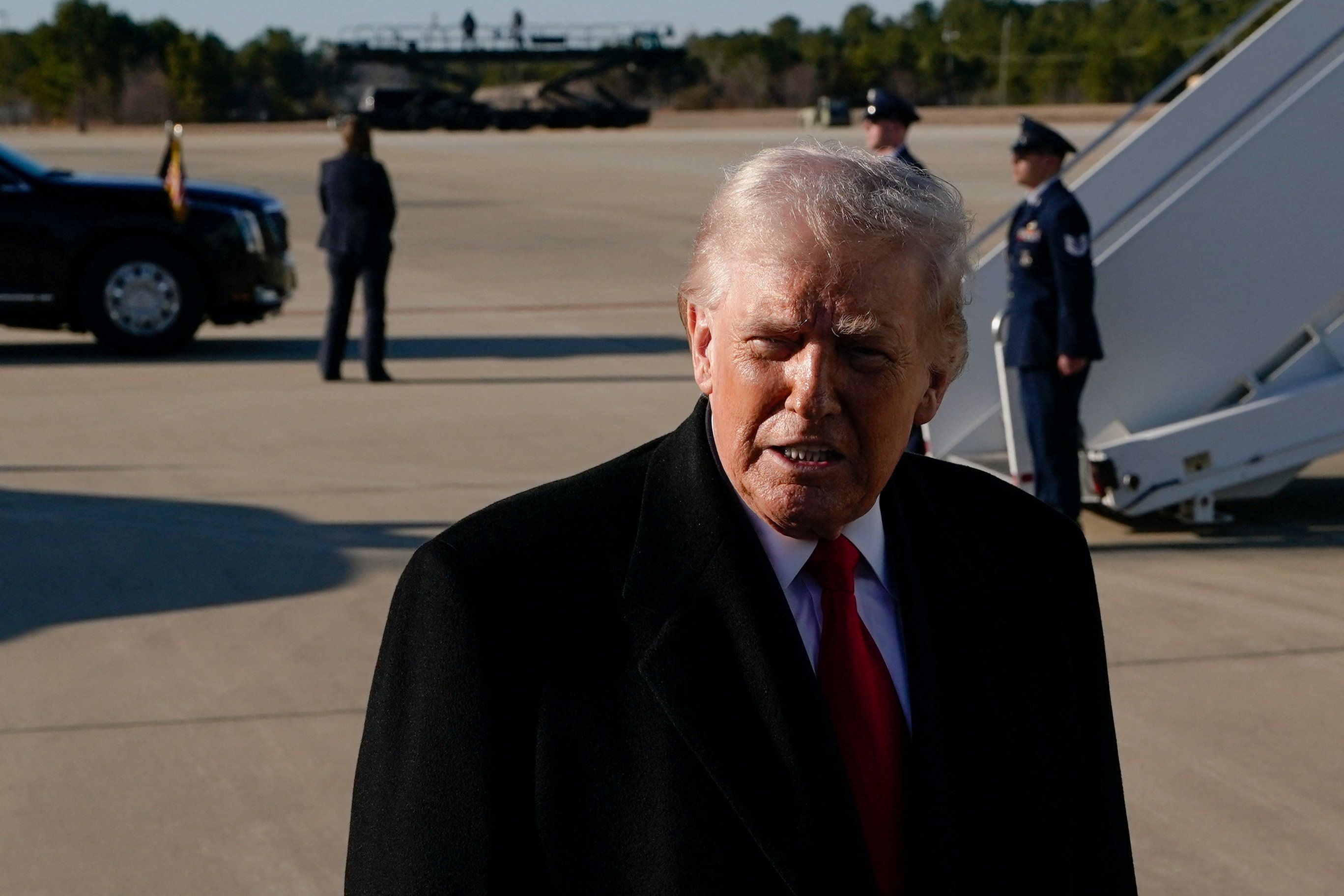 ترامپ می‌گوید به نظر می‌رسد تغییر رژیم در ایران بهترین اتفاق است