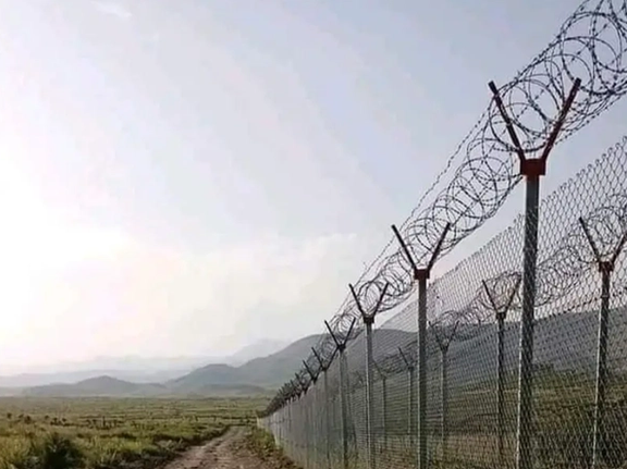 سرچینې وايي، پرون هم پر ډیورنډ کرښه د طالبانو او پاکستاني ځواکونو نښته شوې ده.