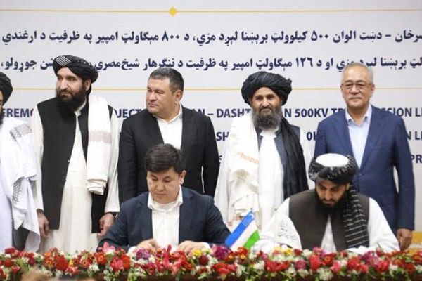 طالبان از امضای قرارداد چهار پروژه برق با اوزبیکستان خبر داد