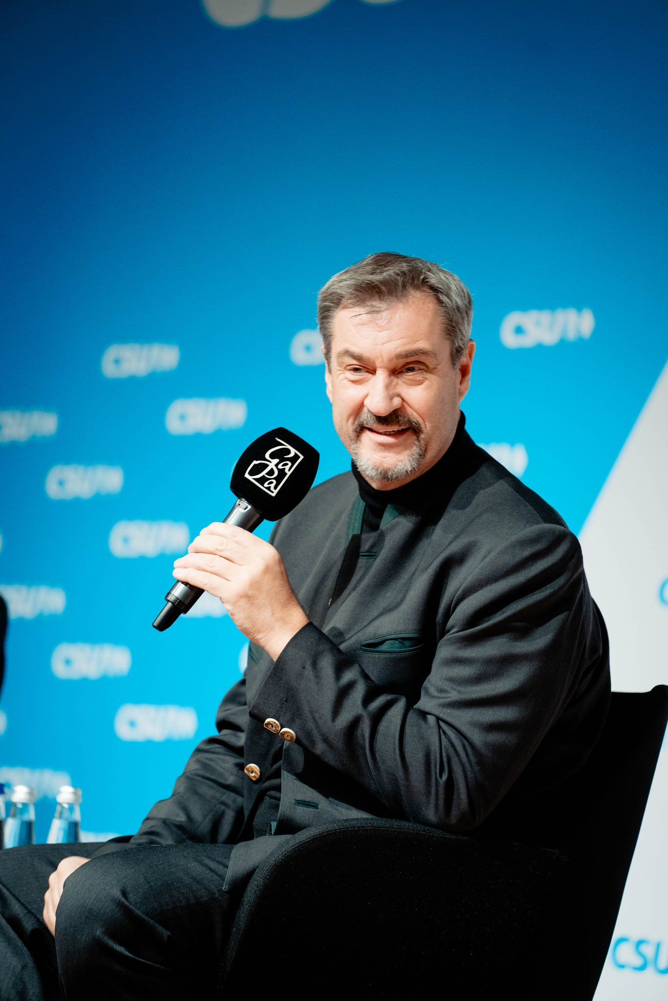 د جرمني د بایرن ایالت سر وزیر وايي ۲۰۰ افغان مجرمان باید سملاسي خپل هېواد ته «وشړل شي»