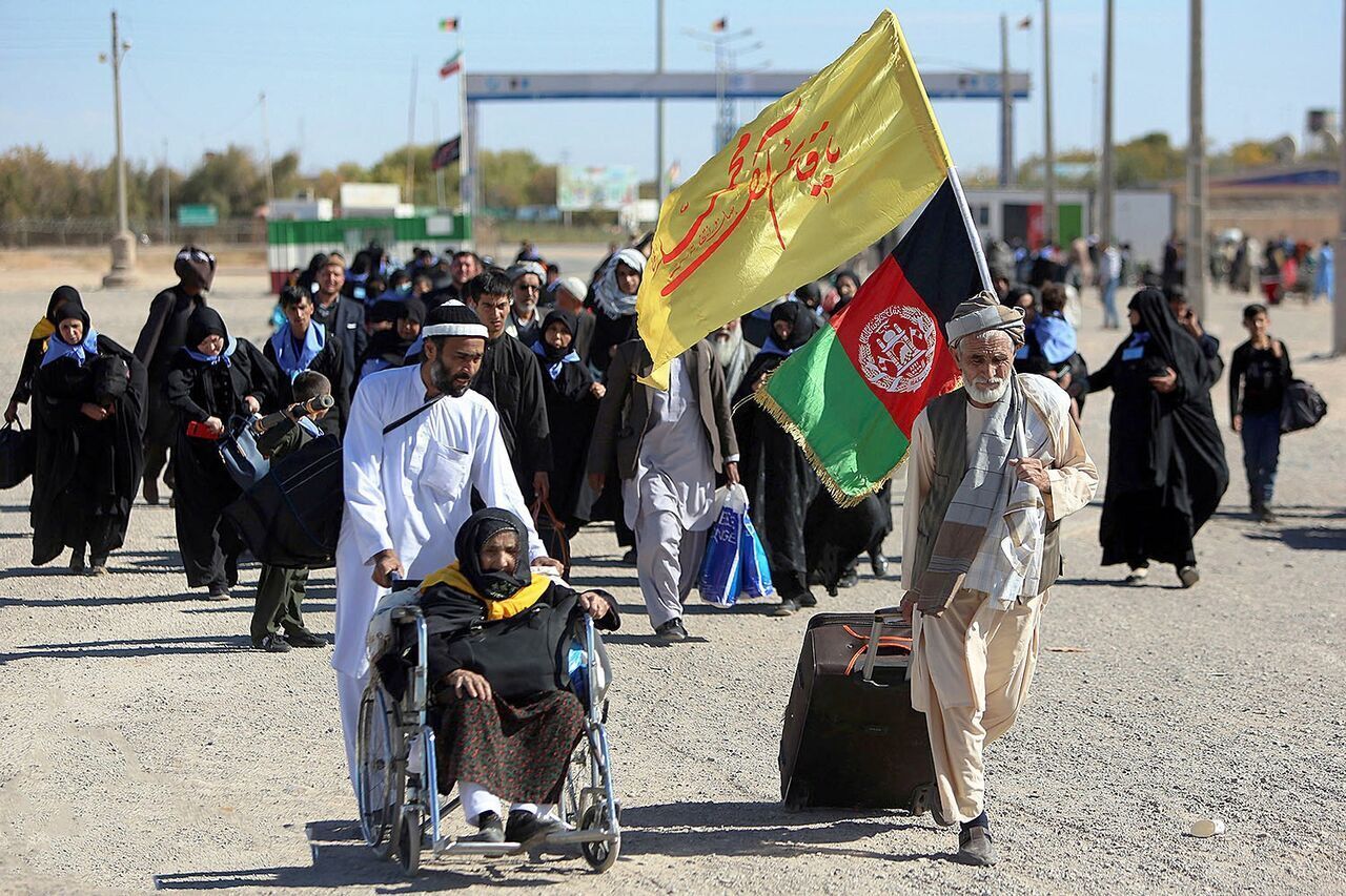 د ایران سرکونسل: د ایران له لارې عراق ته د افغان زیارت کوونکو د سفر اسانتیاوې برابرې شوې