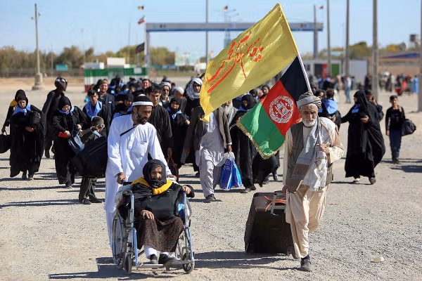 د ایران سرکونسل: د ایران له لارې عراق ته د افغان زیارت کوونکو د سفر اسانتیاوې برابرې شوې