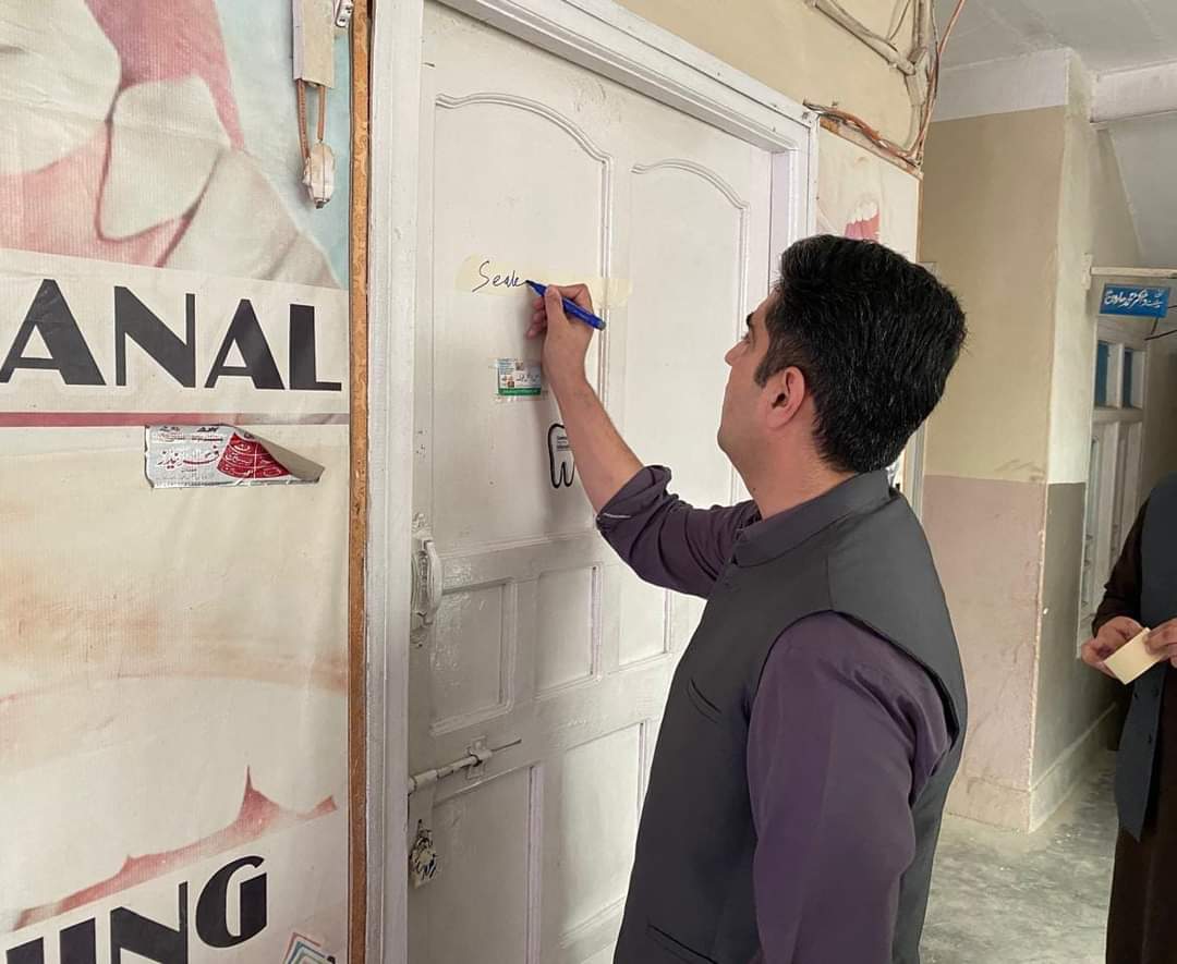 سويلي وزیرستان کې چارواکو هغه ډاکټر ونیو چې یوه ماشومه په غاښ اېستلو کې ترې مړه شوه