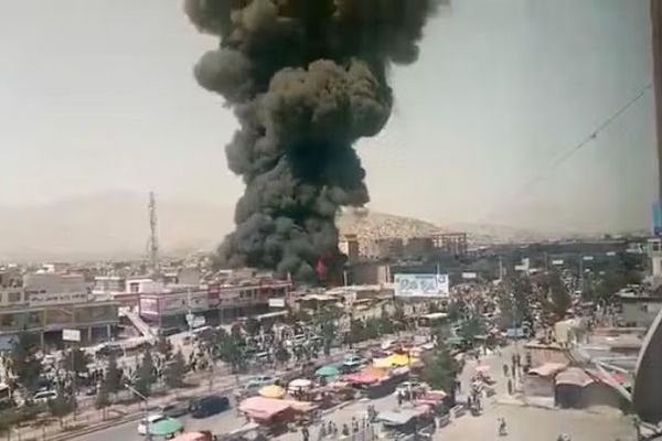 طالبانو د کمپنۍ بازار د اورلګېدنې د تاوانونو له جزیياتو پرته، د ۱۳۹ هټیو د ژغورلو خبر ورکړ
