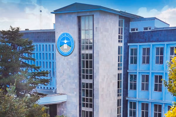 د طالبانو د ټرانسپورټ او هوايي چلند وزیر د دوه اړخېزو خبرو لپاره عمان ته تللی