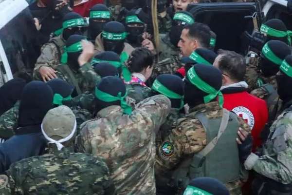 ترامپ اعلام کرد که حماس ۱۰ گروگان دیگر را آزاد میکند