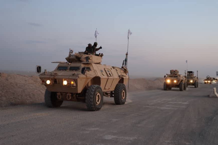 ملا قیوم ذاکر په هلمند کې ډیورنډ کرښې ته څېرمه له سرحدي پوستو لېدنه کړې