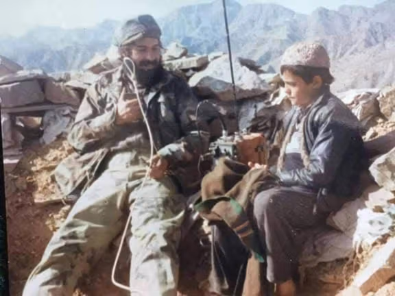 خلیل الرحمن حقاني د مجاهدینو د جګړو پرمهال له خپل وراره سره