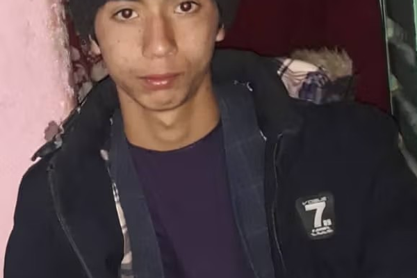 په ایران کې یو افغان ځوان د قاچاق وړونکي د موټر په ډګۍ کې مړ شوی