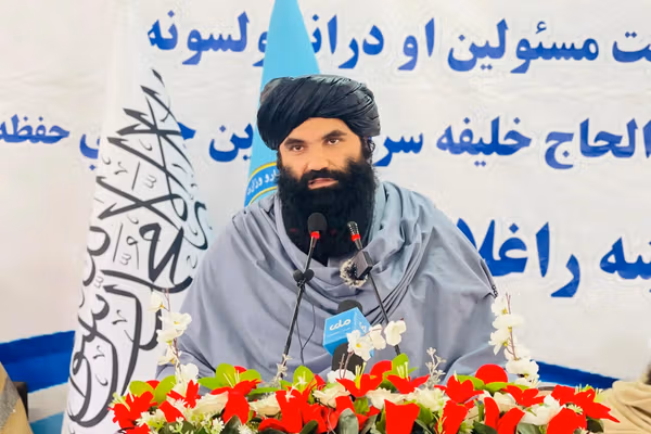 د کندهار له سفر وروسته؛ سراج الدین حقاني د ملا هبت الله د فرمانونو پر عملي کېدو ټینګار کړی