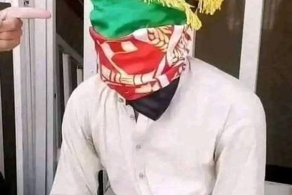 کندهار کې طالب استخباراتو د ملي بیرغ د پورته کولو له امله ۱۶ ځوانان نیولي