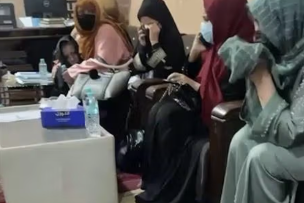 وزير طالبان للأمر بالمعروف يدافع عن اعتقال الفتيات تعسفياً رغم الانتقادات