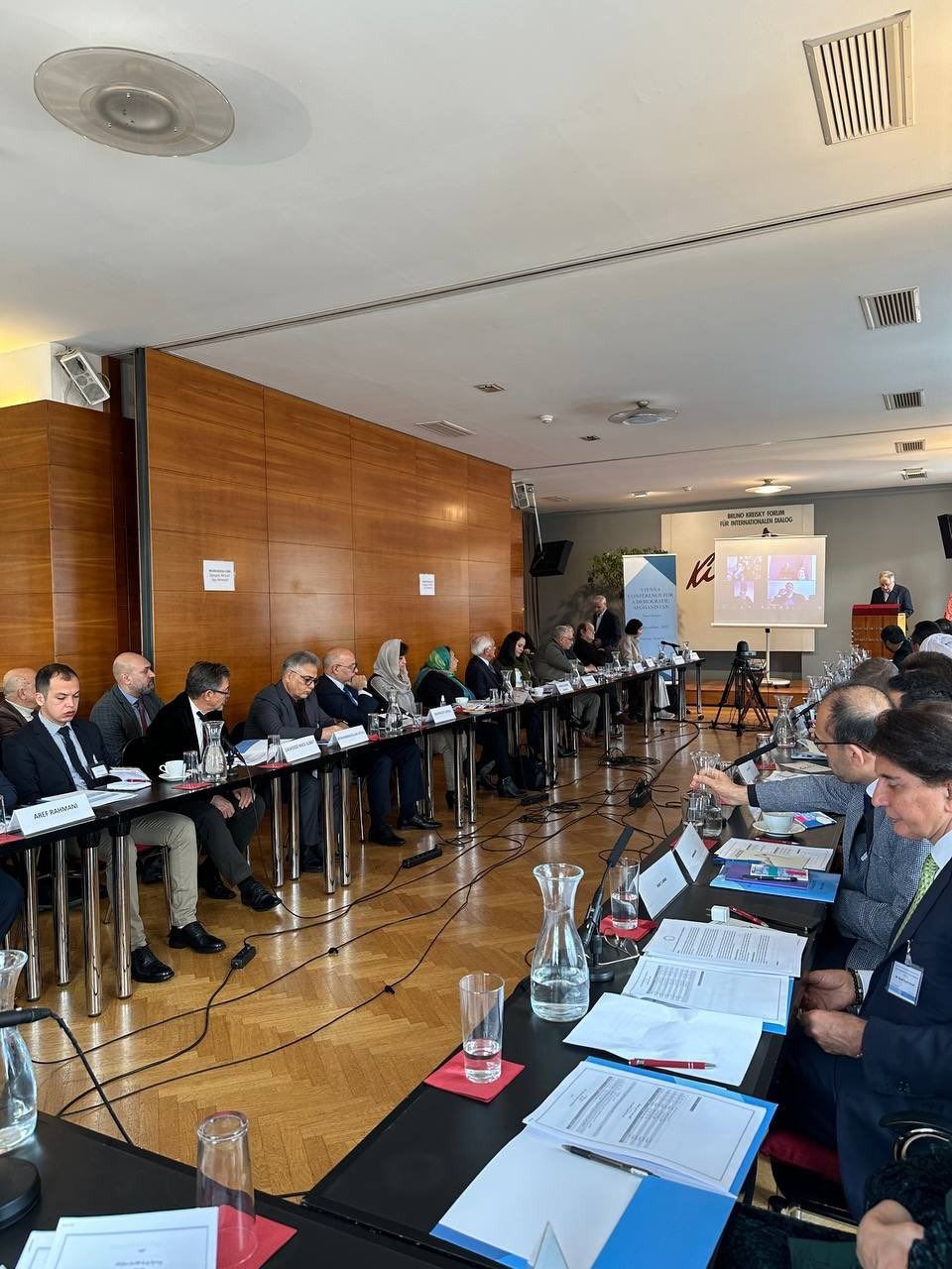  مخالفان طالبان در نشست ویانا از سازمان ملل خواستند برای تغییر وضعیت افغانستان مداخله کند