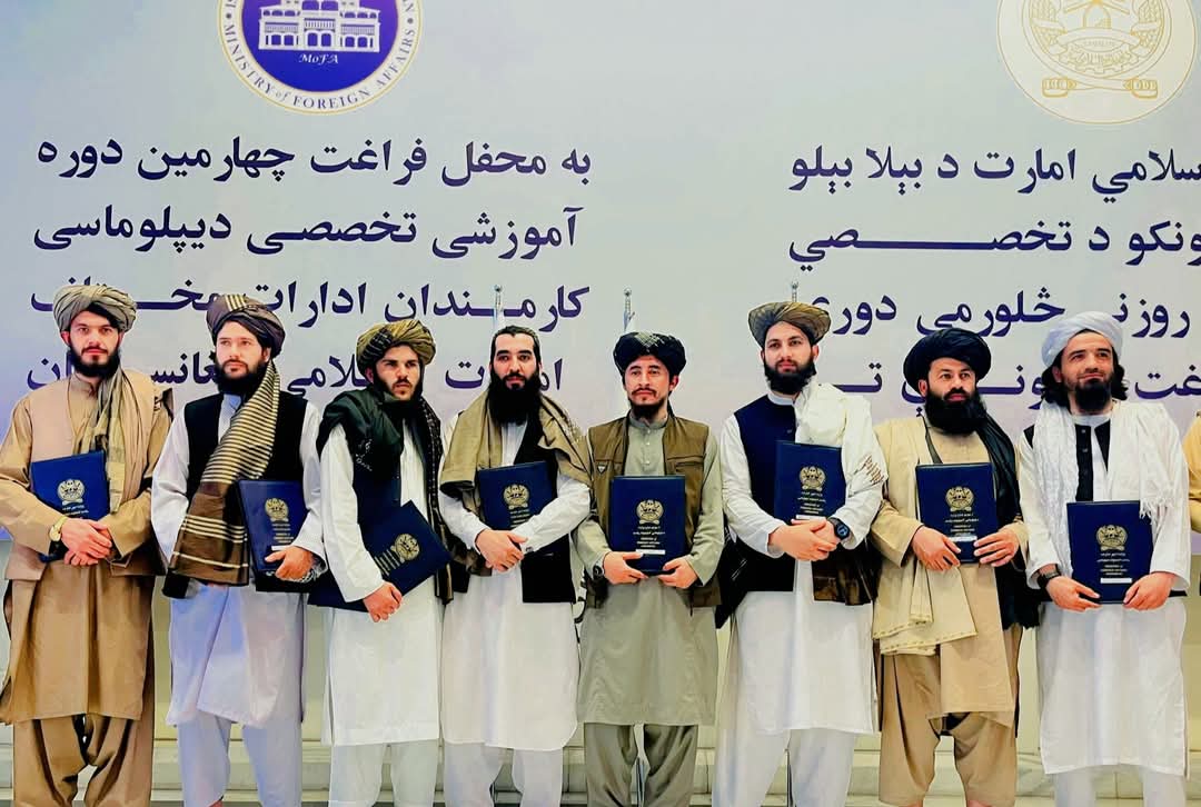 د طالبانو د ډيپلوماسۍ انسټیټیوټ ۱۷۱ طالبانو ته د فراغت سندونه ور کړل