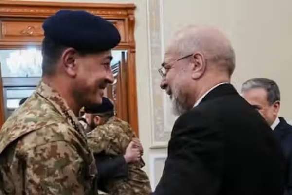 ګارډین: پاکستان لاهم د امریکا او ایران ترمنځ د کړکېچ کمولو لپاره منځګړیتوب کوي