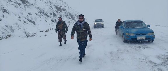 شاهراه سالنگ به دلیل بارش برف بهروی موترهای باربری بسته شد