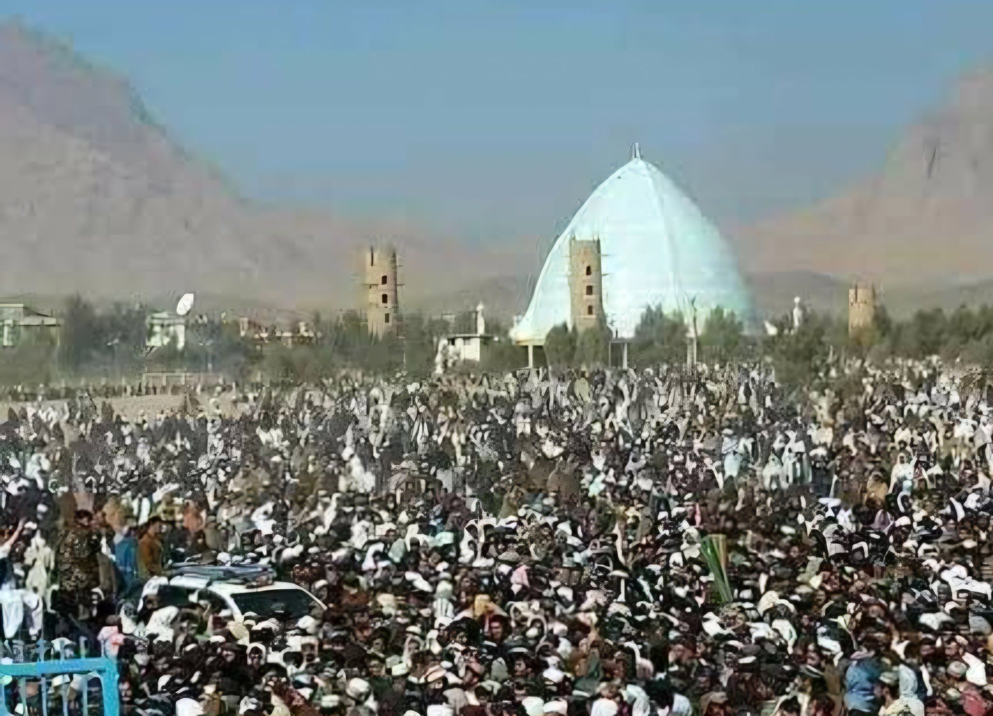 ملا هبت الله کندهار کې د اختر د لمانځه امامت کړی