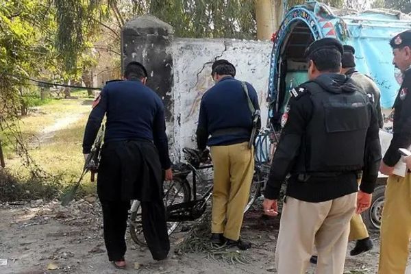 په تیرا وادي کې د امنیتي ځواکو د عملیاتو په لړ کې ۳ وسلهوال وژل شوي او ۲ نور ټپیان دي