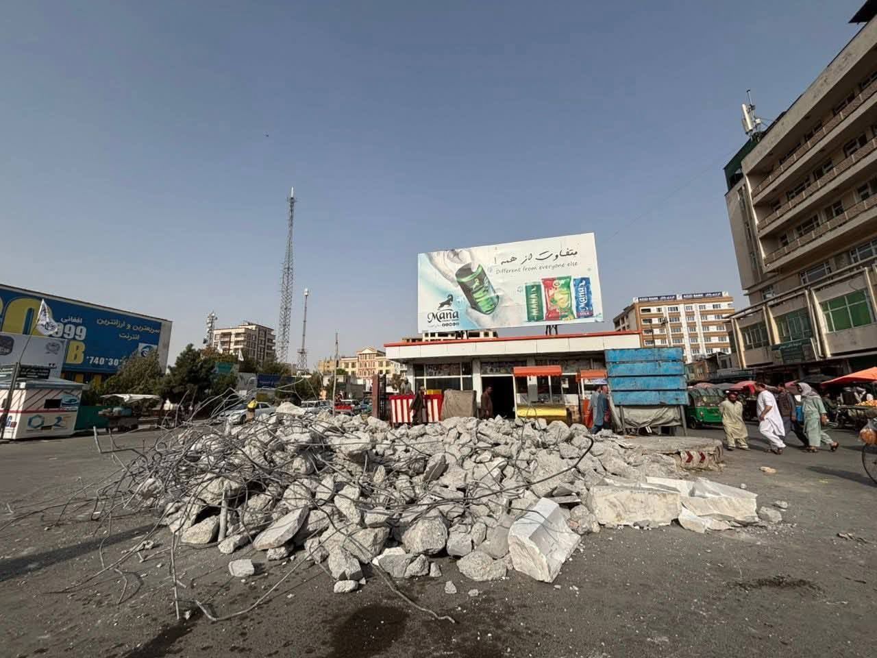 طالبان تندیس امیر علی‌شیر نوایی را در مزار شریف تخریب کرد