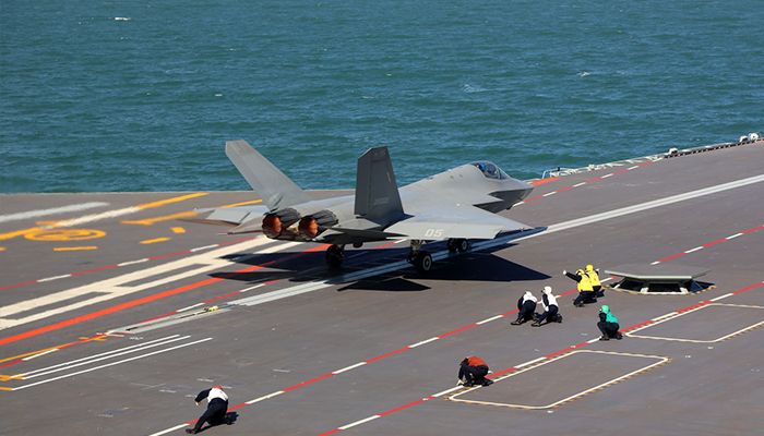 چین د «فوجیان» له بېړۍ د مقناطیسي میدان په مرسته د جنګي الوتکو بریالۍ الوتنه ترسره کړه