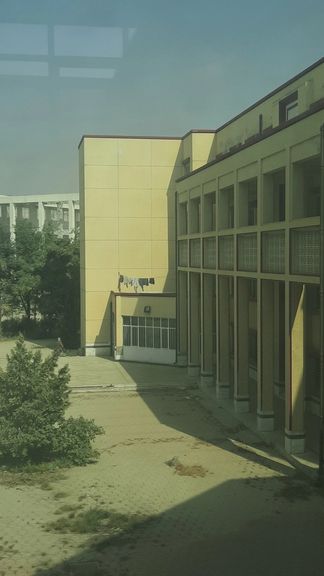 تصویر تازه از دانشگاه کابل: طالبان در دانشکده هنرهای زیبا پیراهنتنبان خود را خشک میکنند