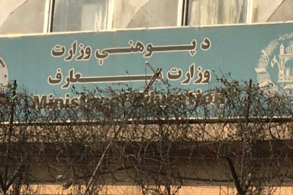 المعلمون يؤكدون عدم تلقي رواتبهم منذ ثلاثة أشهر