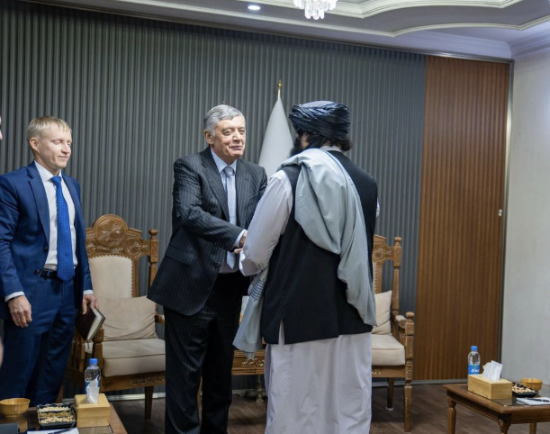 سراج الدين حقاني يلتقي المبعوث الروسي في كابل