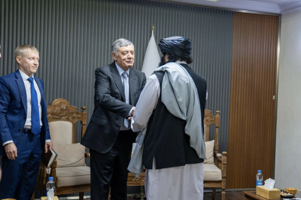 سراج الدين حقاني يلتقي المبعوث الروسي في كابل