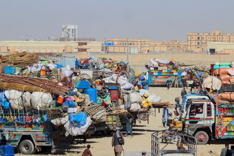 طالبان وايي په تېرو ۲۴ ساعتونو کې نږدې څلور نیم زره افغان کډوال جبري راستانه شوي