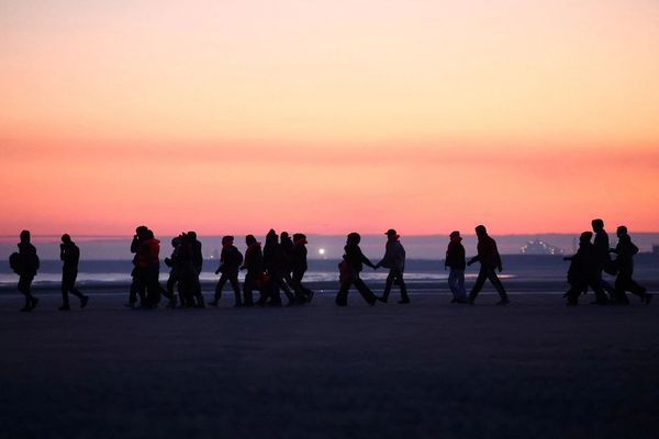 تلگراف: مقامهای بریتانیایی و طالبان درباره اخراج پناهجویان افغان گفتوگو کردهاند