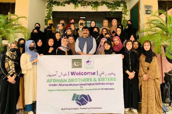۳۵۰ دانشجوی افغان برای ادامه تحصیل به پاکستان رفتند